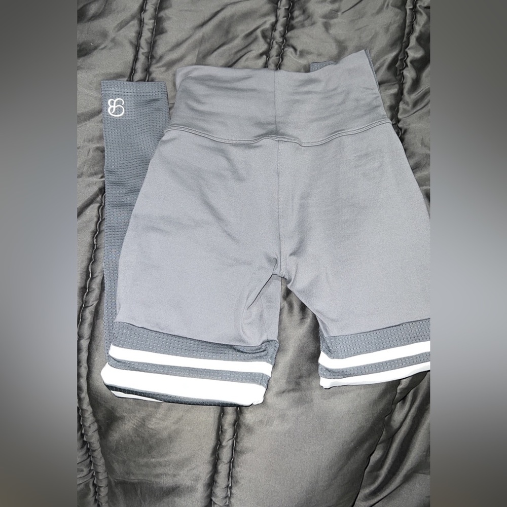 Bombshell leggings size small worn once